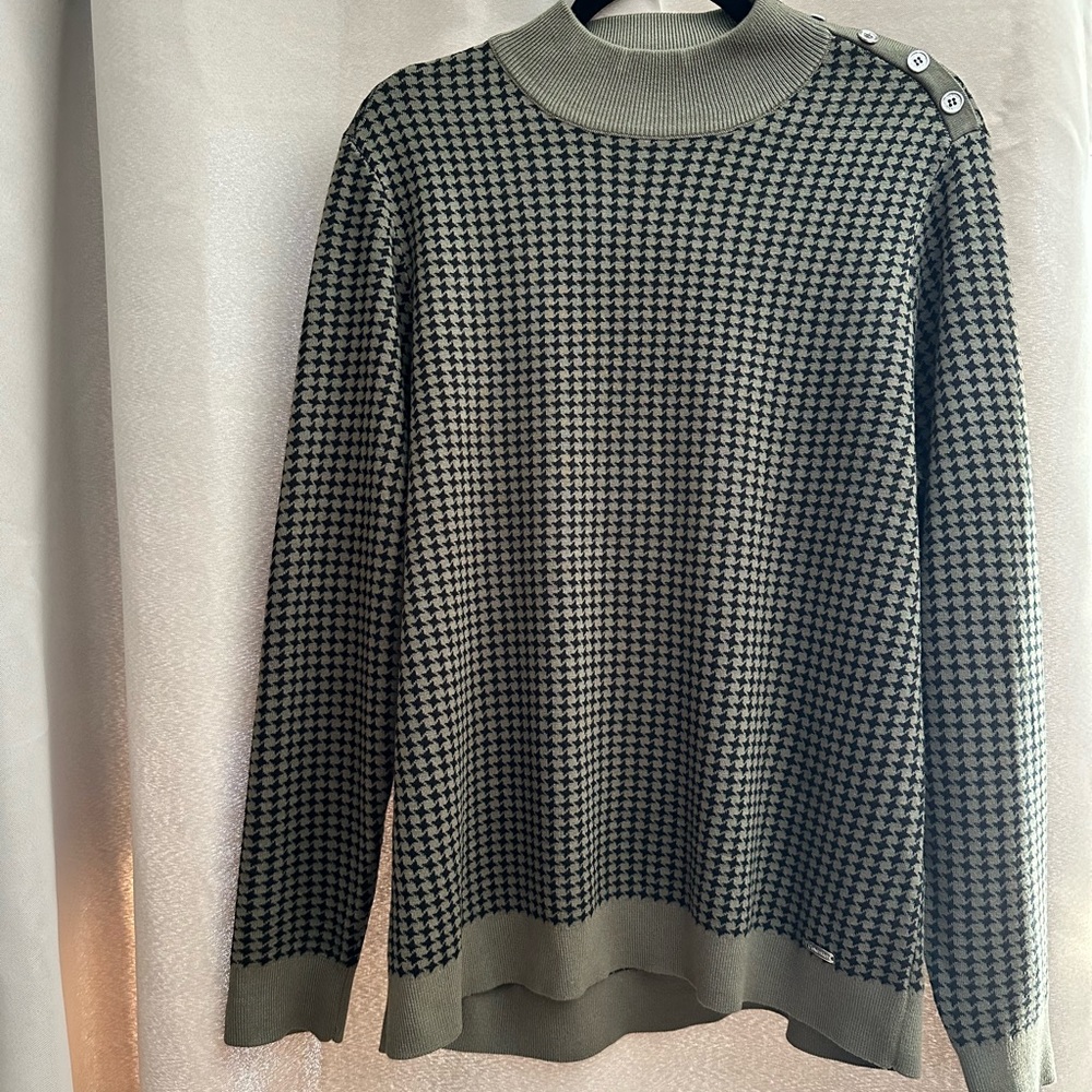 CK LIKE NEW Pullover Sweater